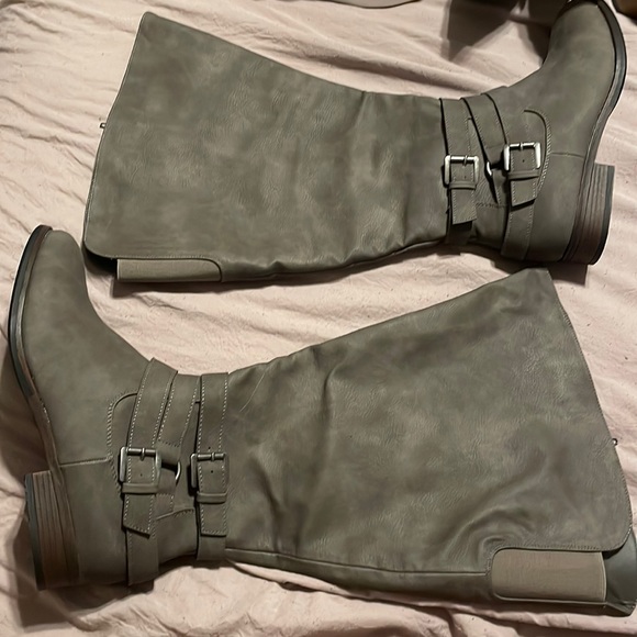 Brand new boots - Picture 1 of 2